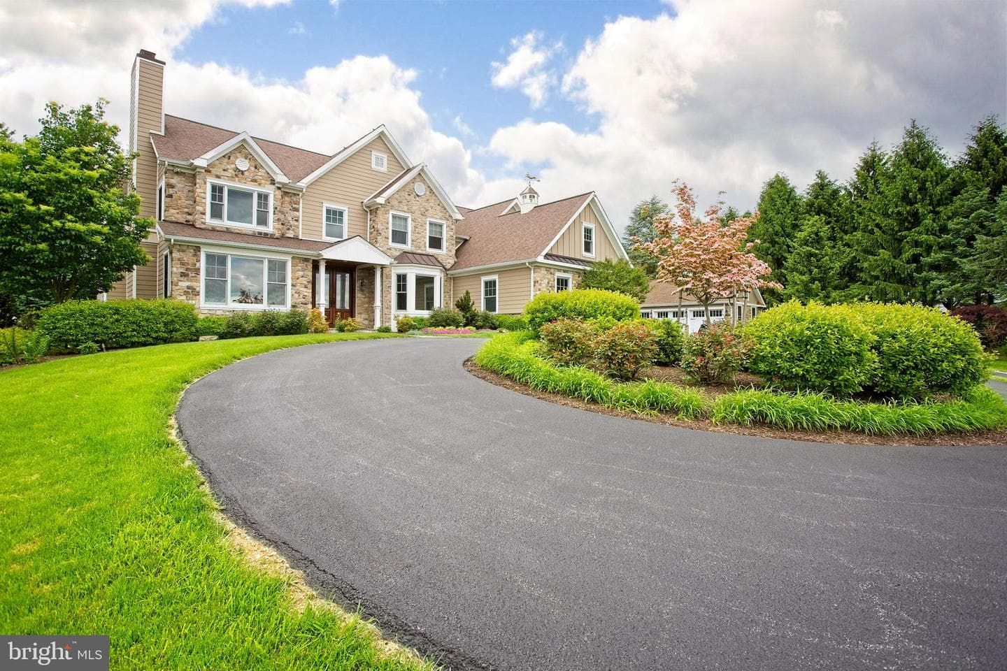 39 Wyndemere Lake Drive photo 3