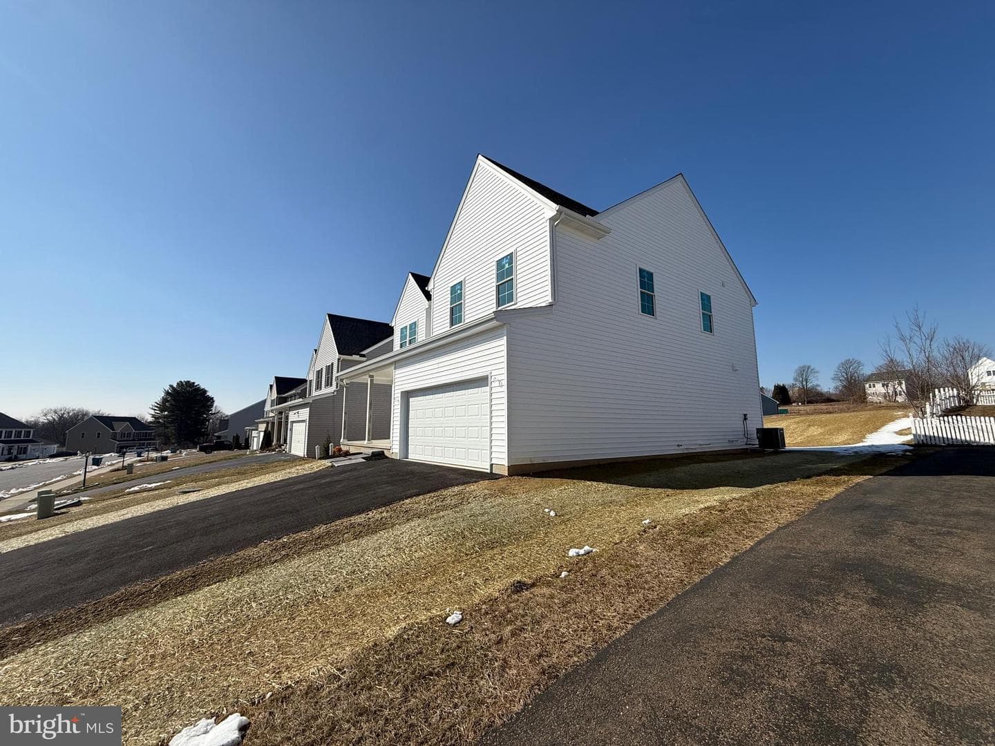 253 Beaumont Drive photo 36
