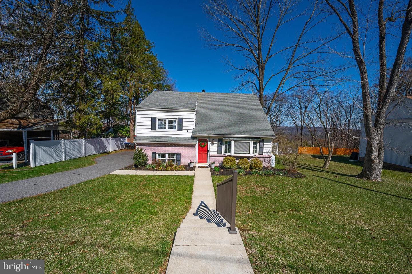 36 Sunset Drive photo 3
