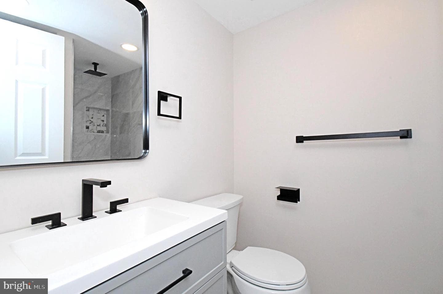 613 Washington Place #13 photo 16