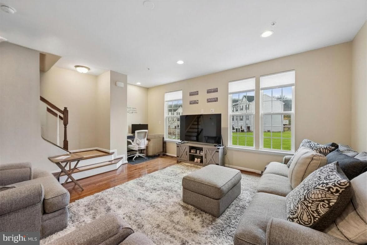 1843 Honeysuckle Court photo 2