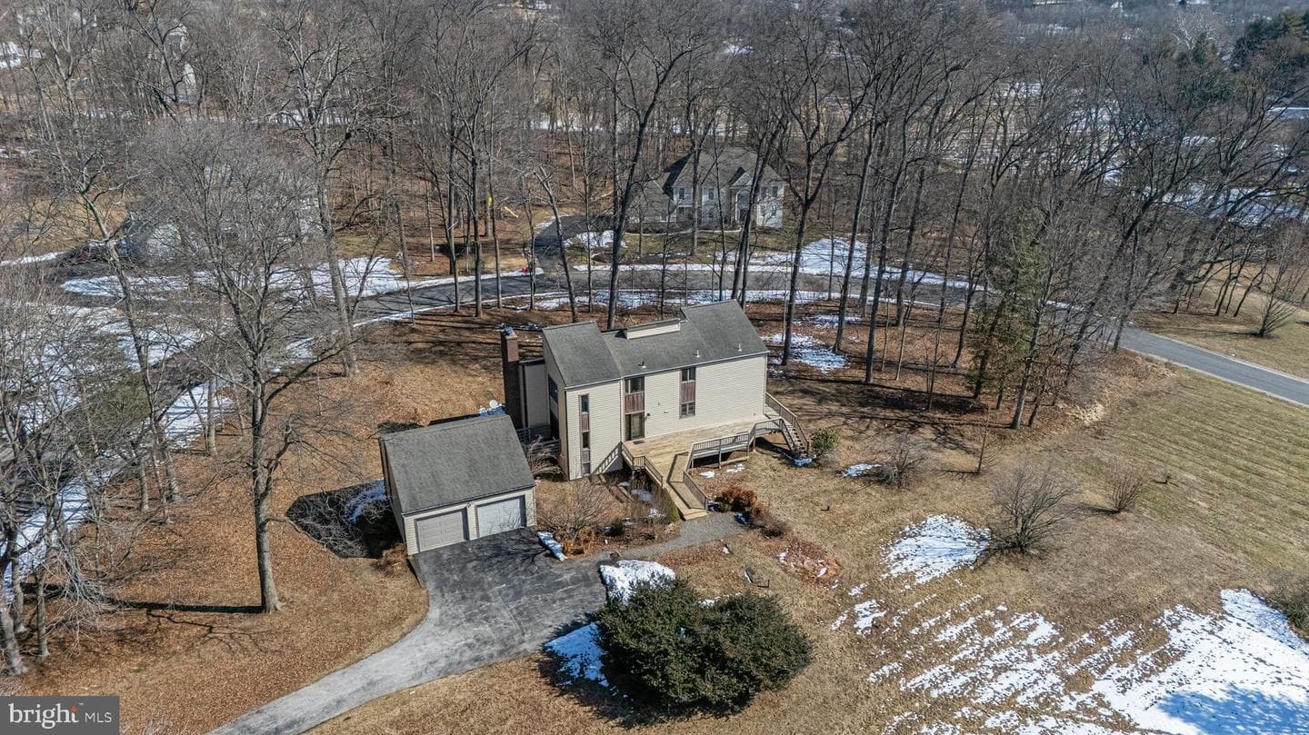 1072 Forest Road photo 80