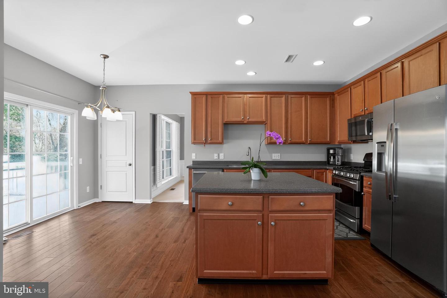 694 Churchill Road photo 23