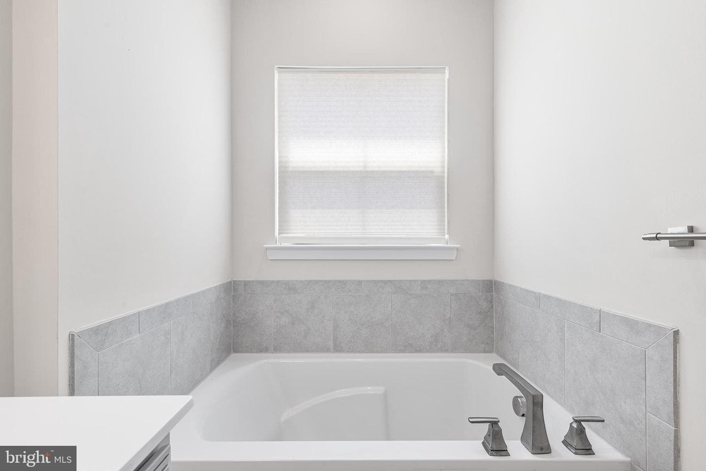 612 Holywell Drive photo 34