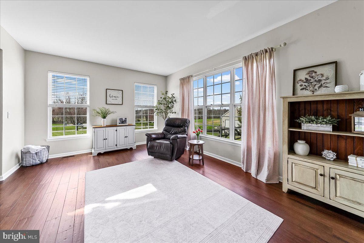 115 Bedford Way photo 6