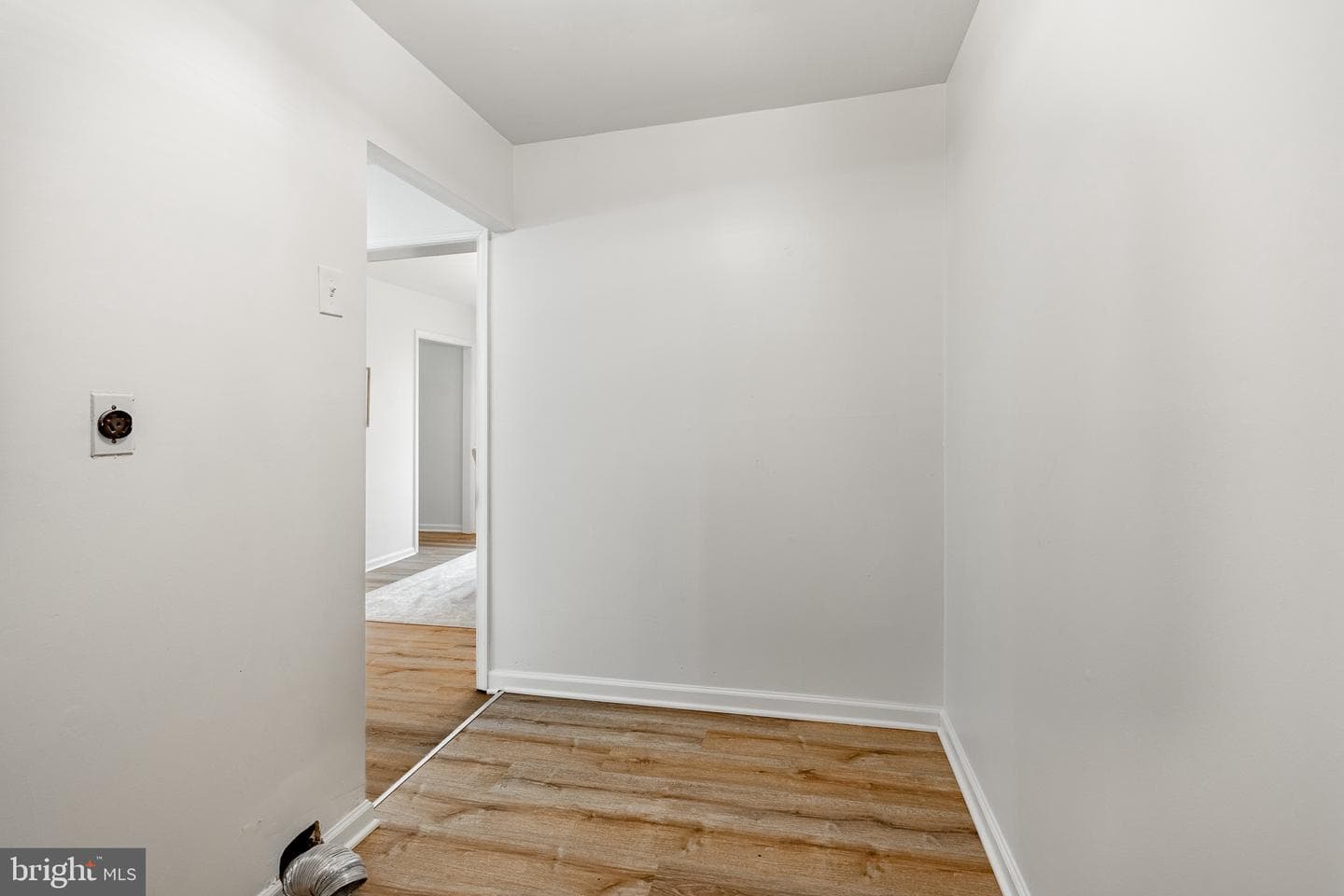 1223 Hawthorne Lane photo 43
