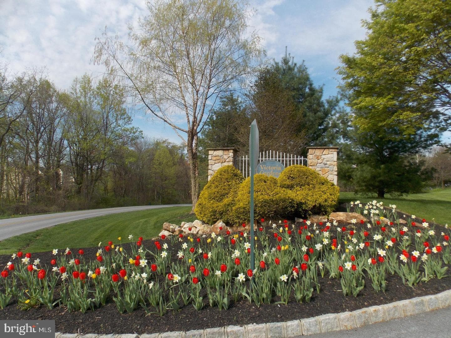403 Winterberry Drive photo 2