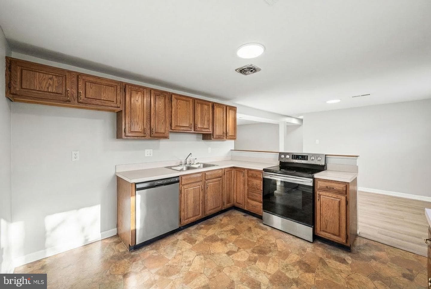 435 Chesterfield Drive photo 9
