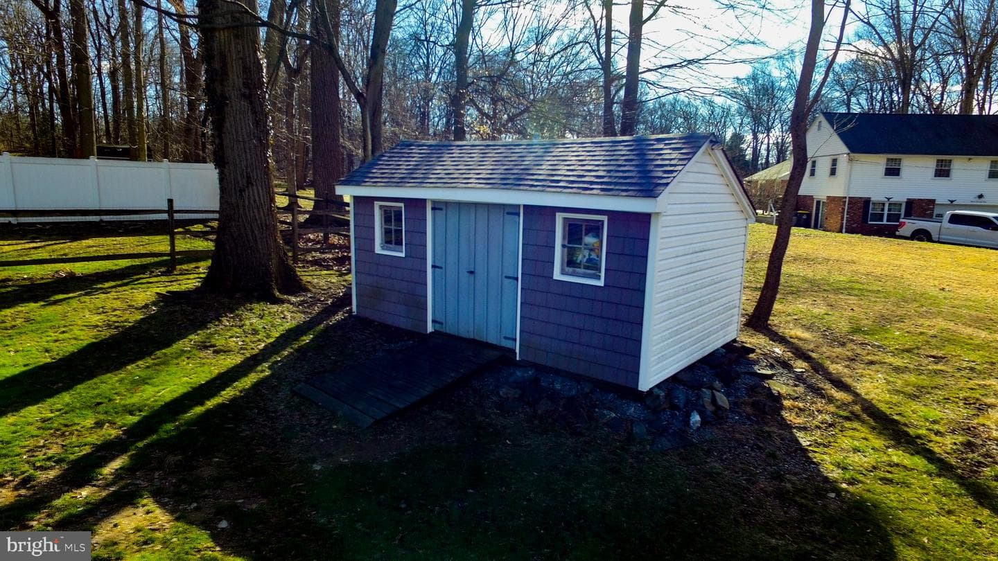 1185 Woodward Drive photo 56