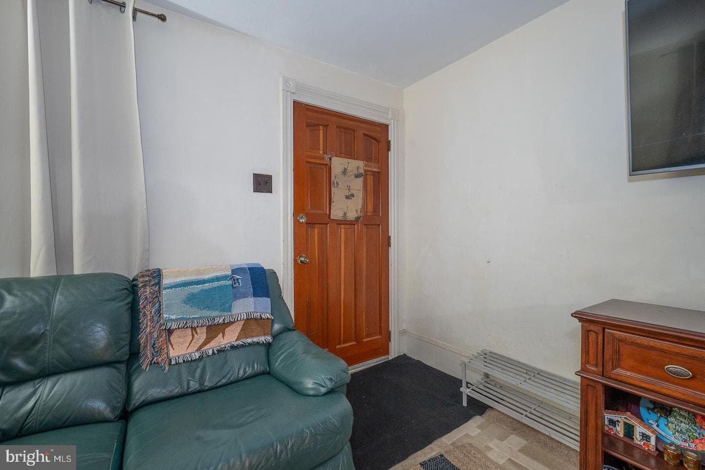 40 Grove Avenue photo 3