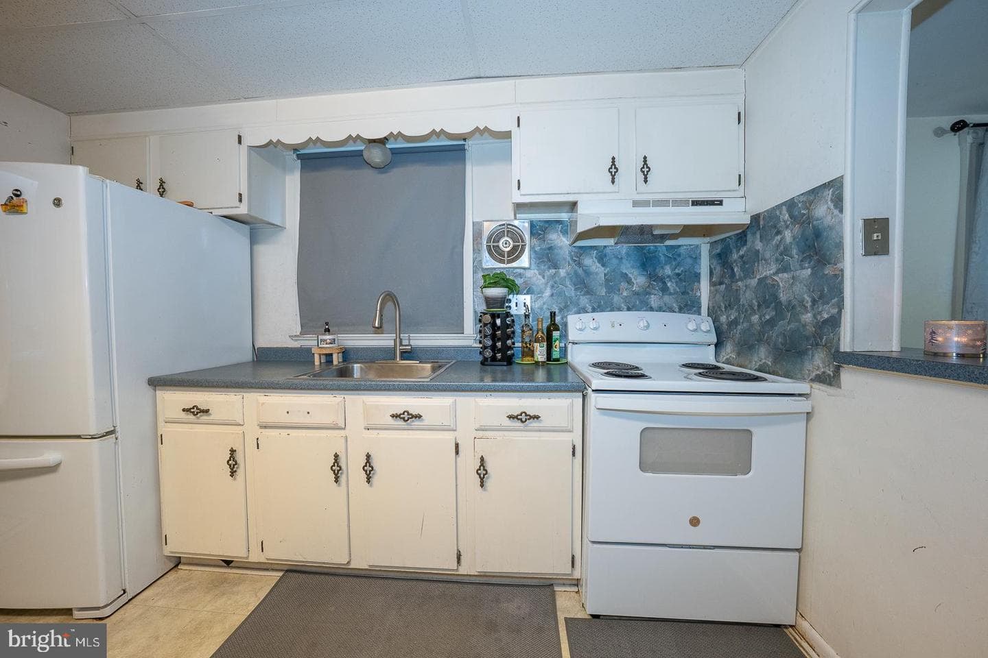 40 Grove Avenue photo 8