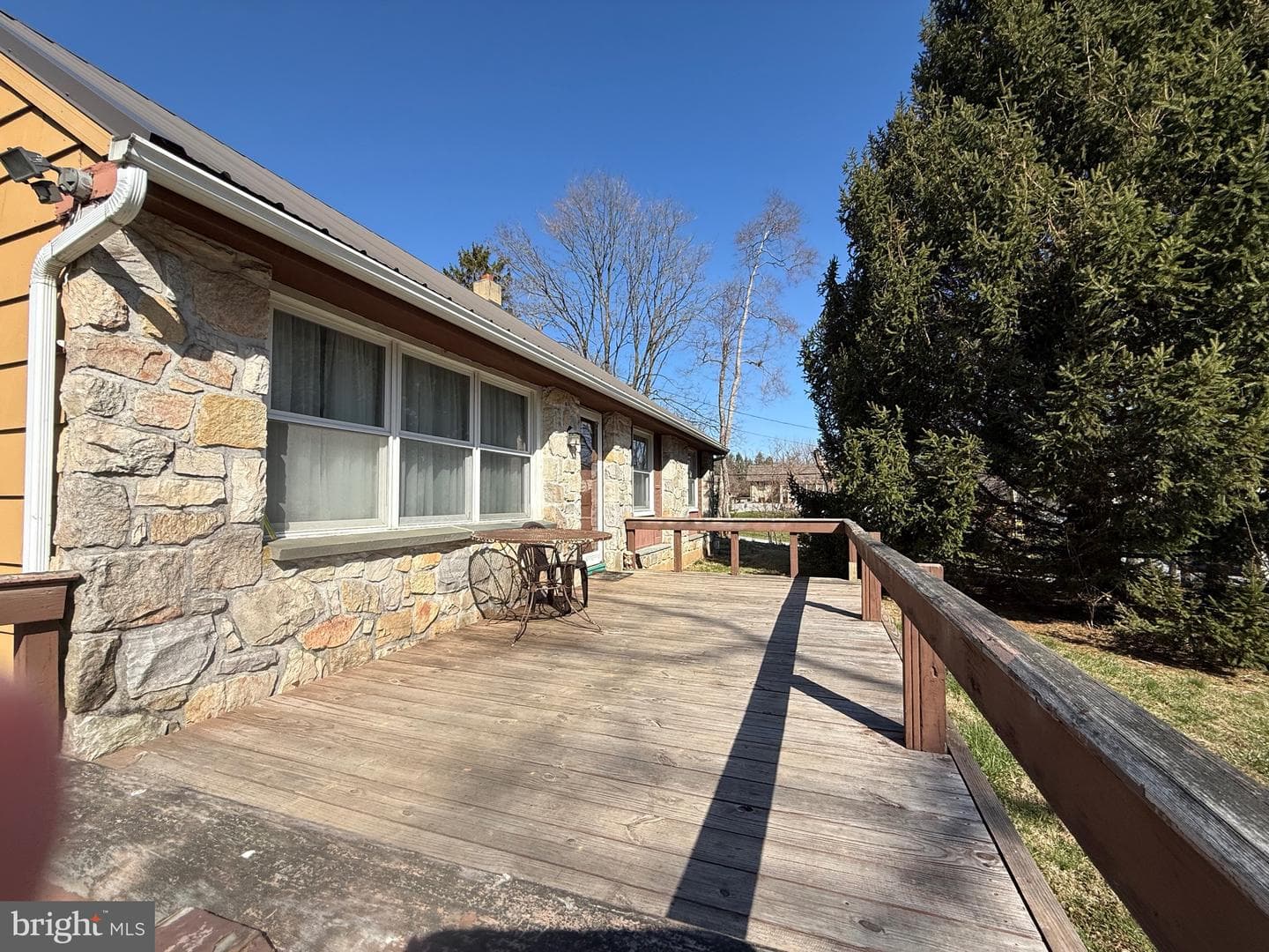 283 Kelton Road photo 5