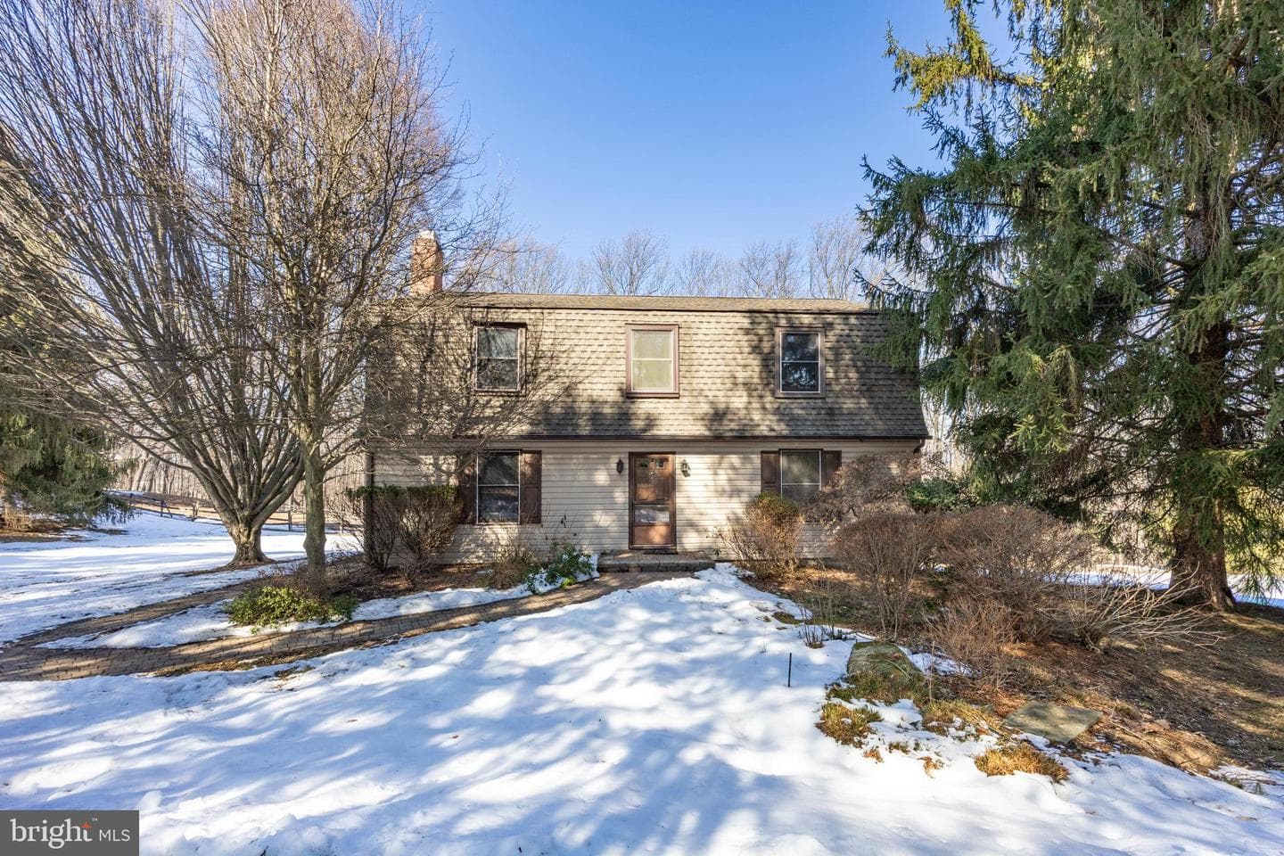 906 Heather Lane photo 2