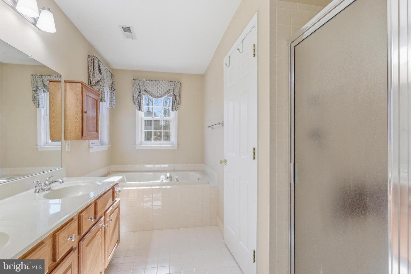 902 Chiswell Drive photo 24