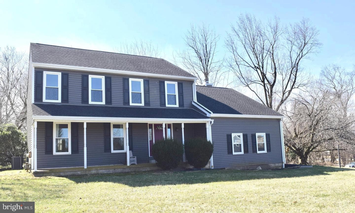 393 Clover Court photo 3
