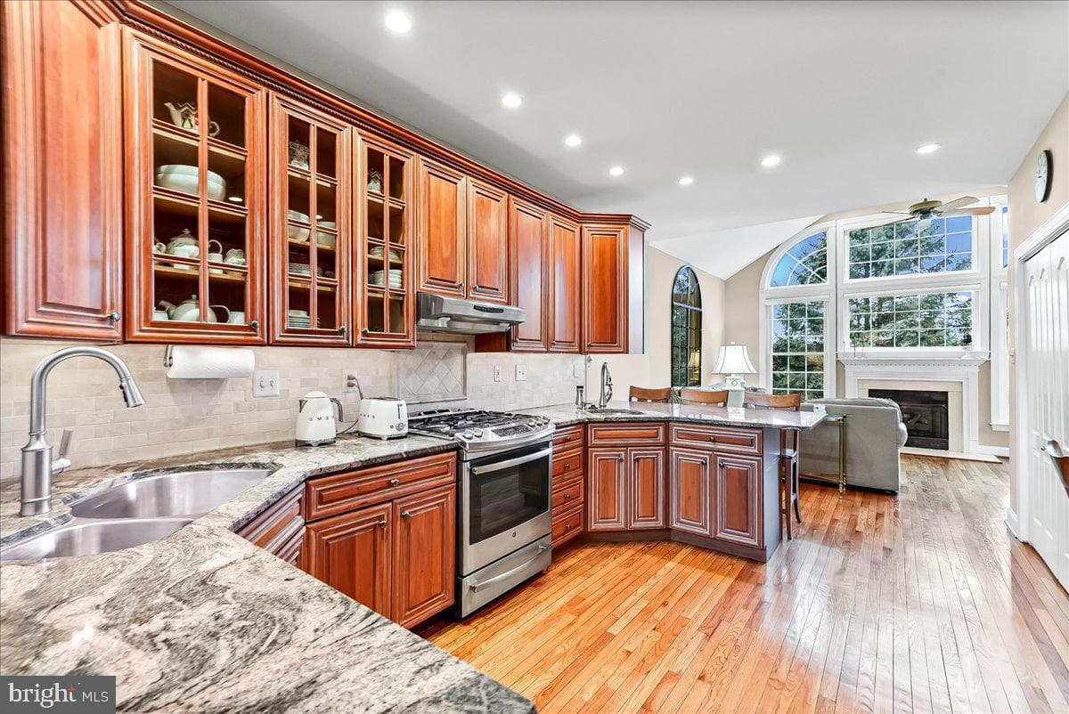 236 Greenbriar Drive photo 13