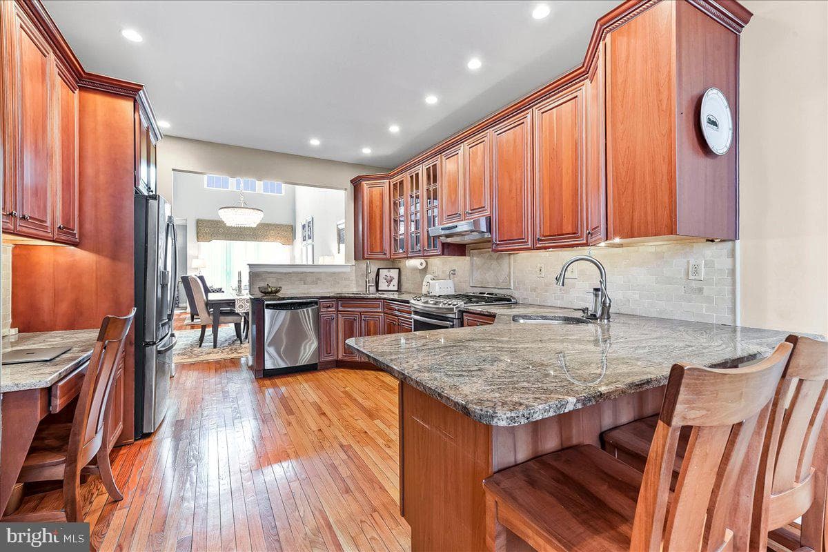 236 Greenbriar Drive photo 15