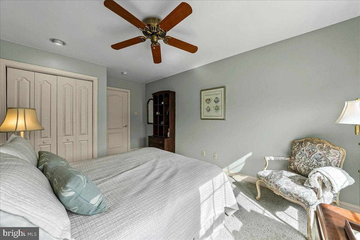 236 Greenbriar Drive photo 33