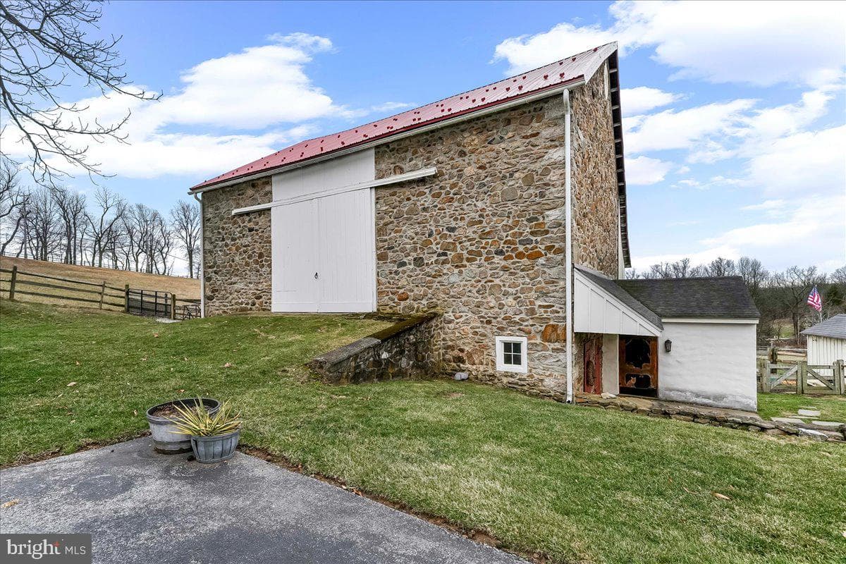 2563 Veronica Drive photo 13