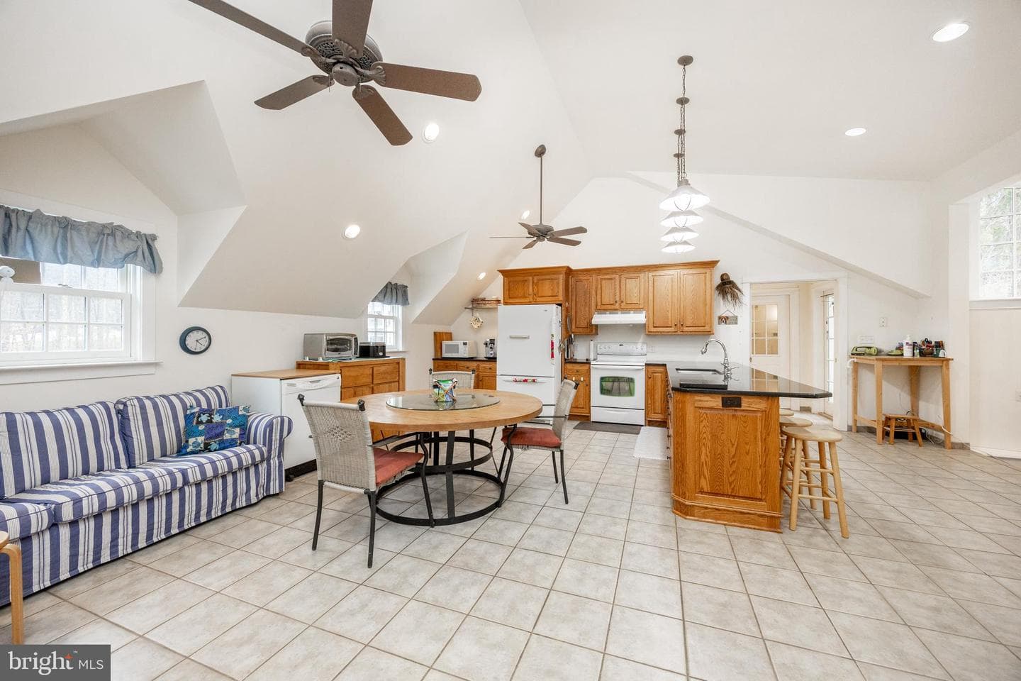 580 Reeds Road photo 50