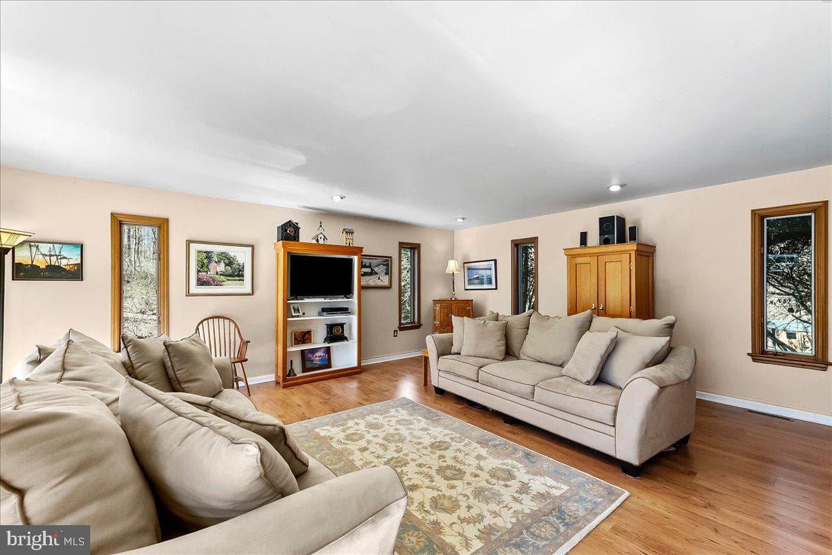 1850 Brooks Road photo 8