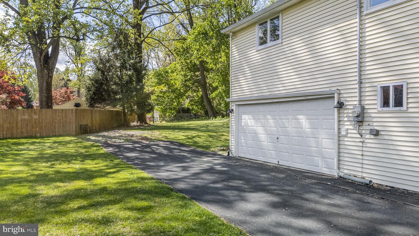 304 Crump Road photo 5