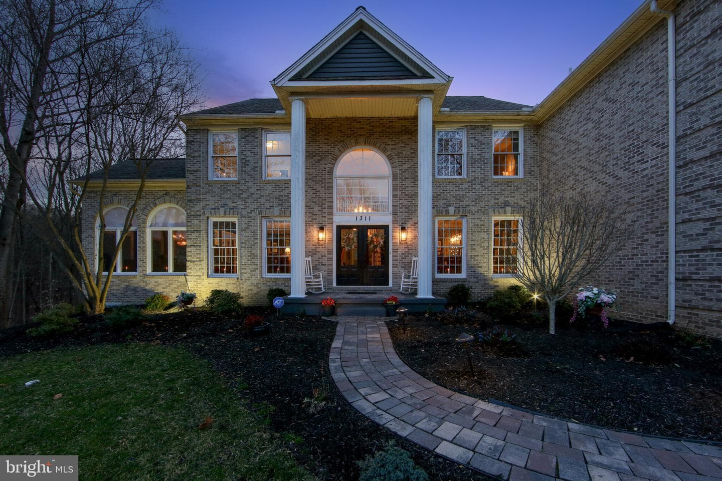 1311 Richmond Place photo 3