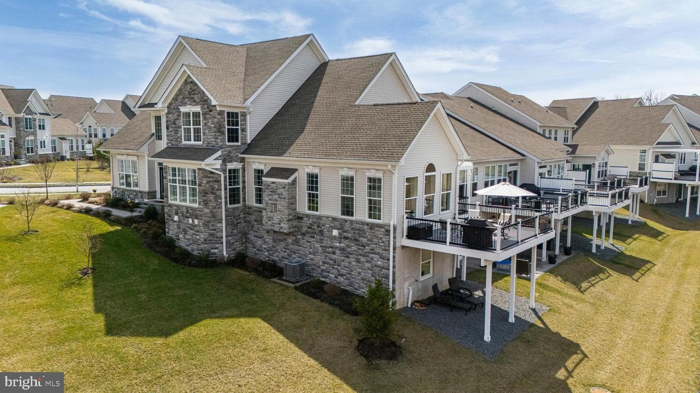 206 Reid Way photo 2