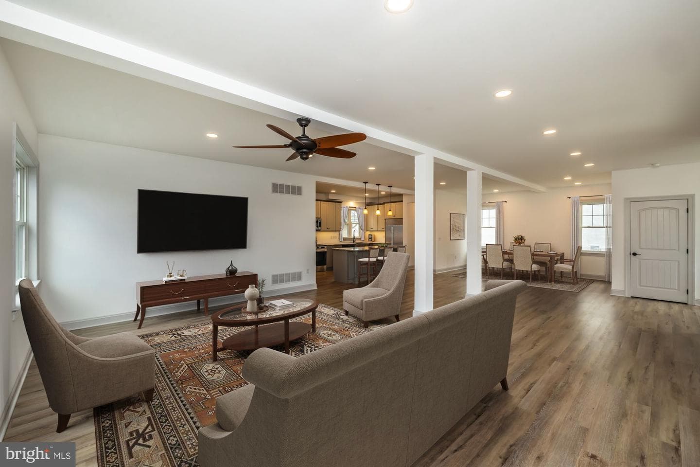 411 James St photo 10