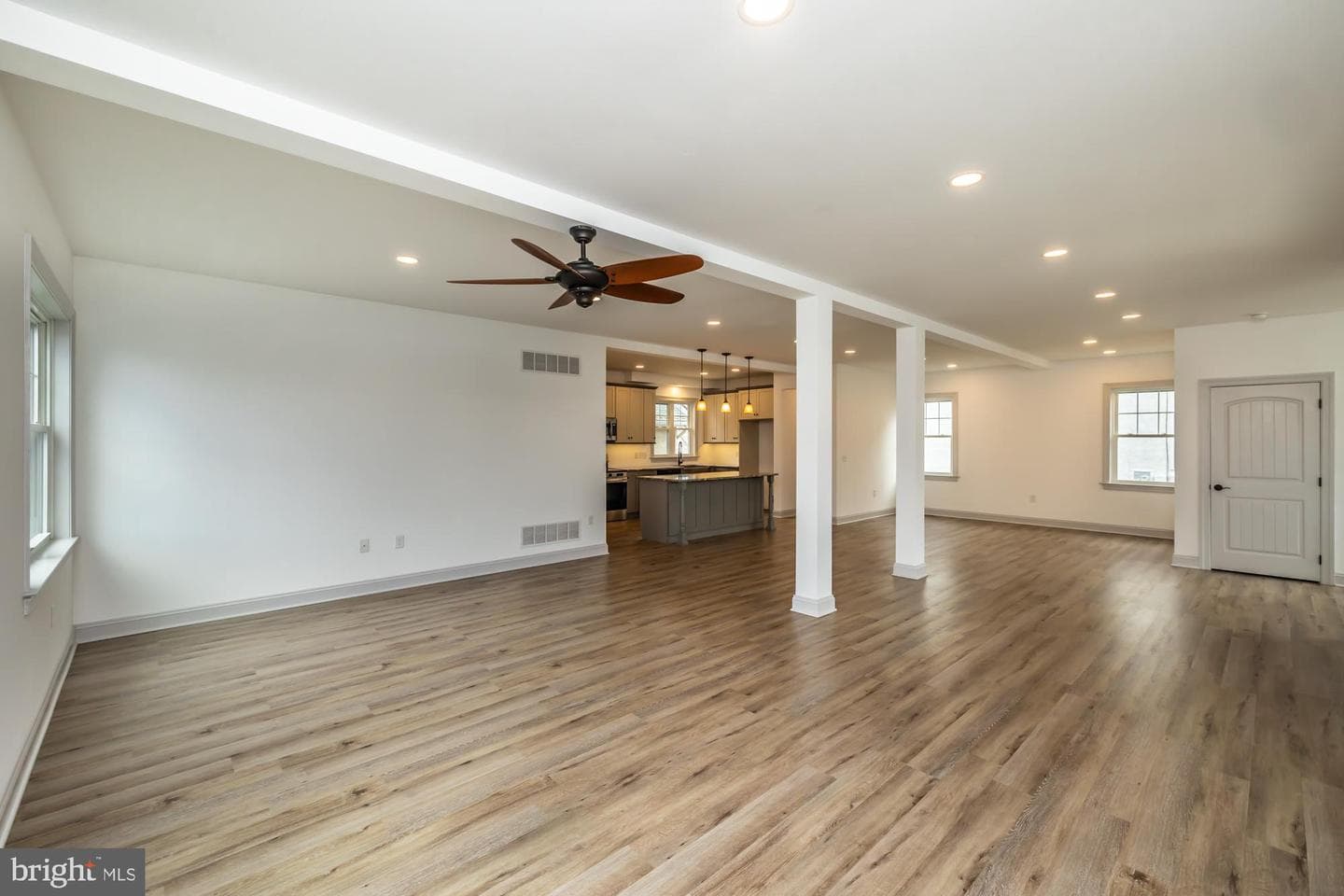 411 James St photo 11