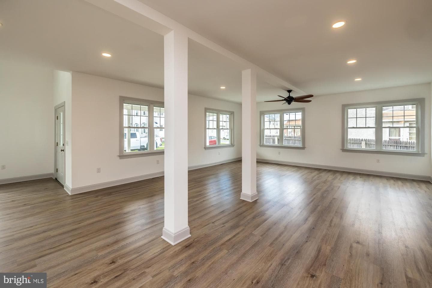 411 James St photo 12