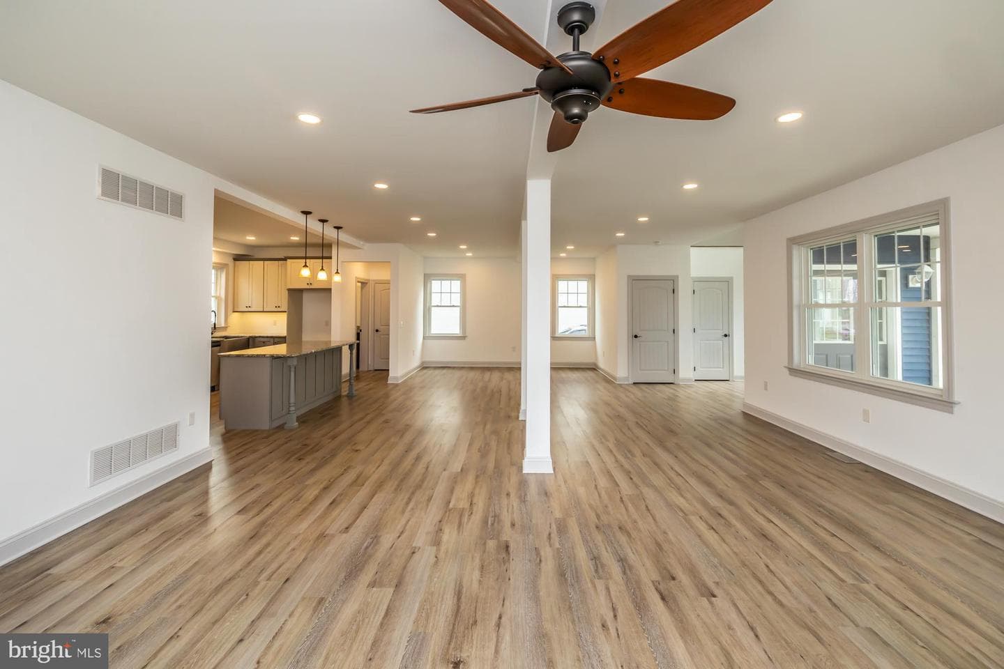 411 James St photo 15