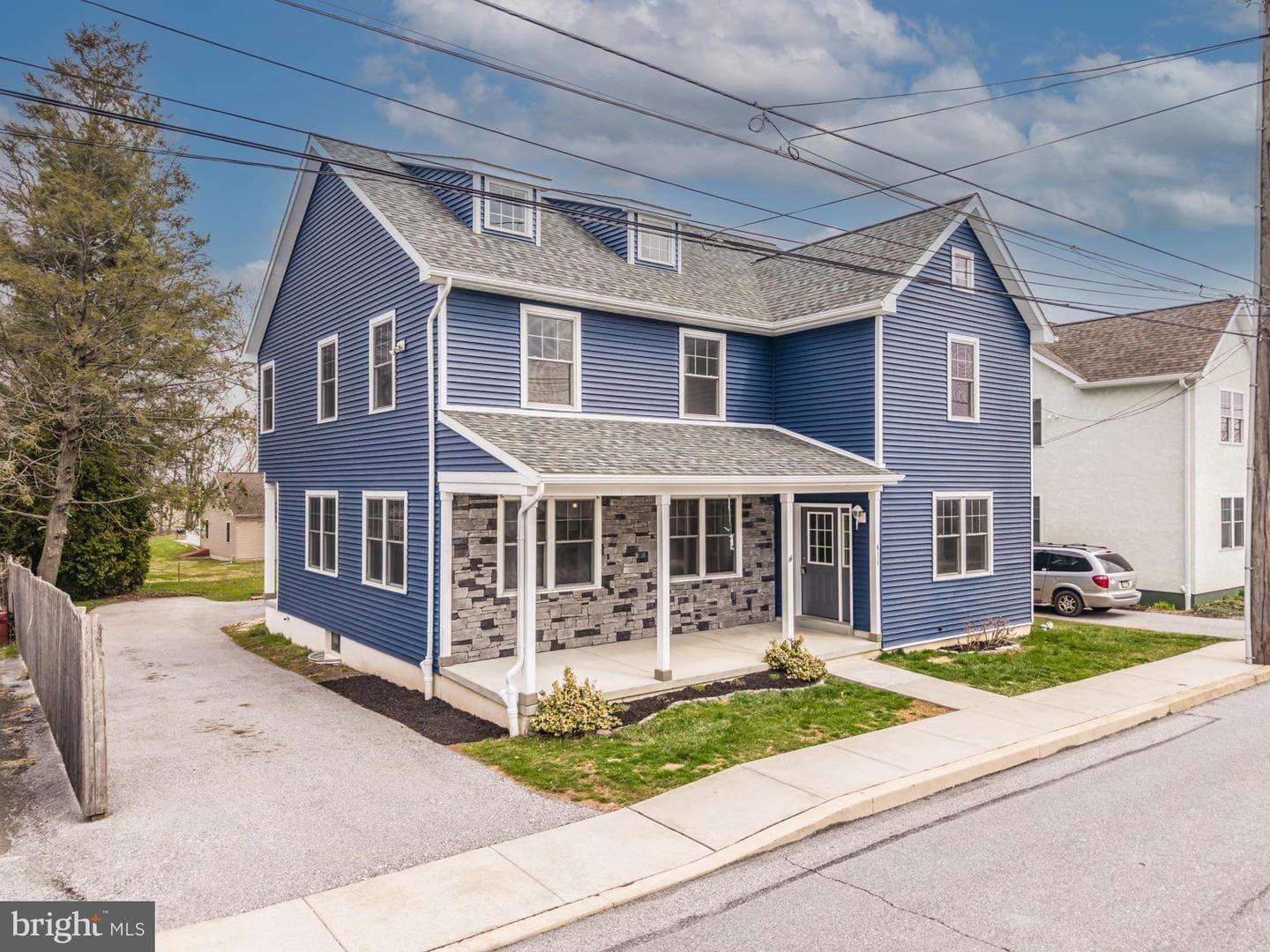 411 James St photo 2