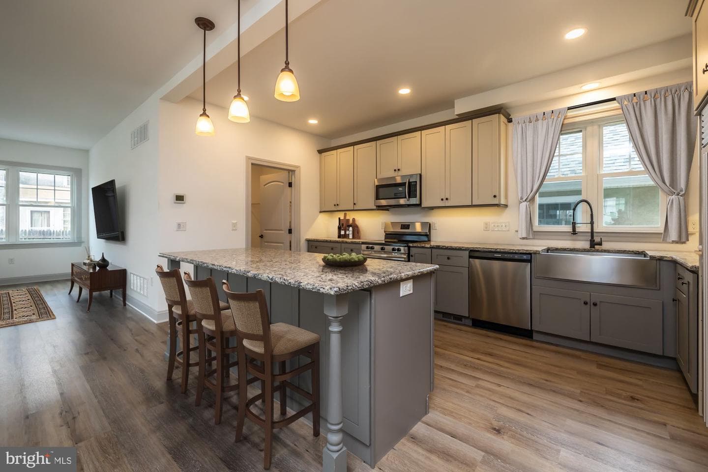 411 James St photo 21
