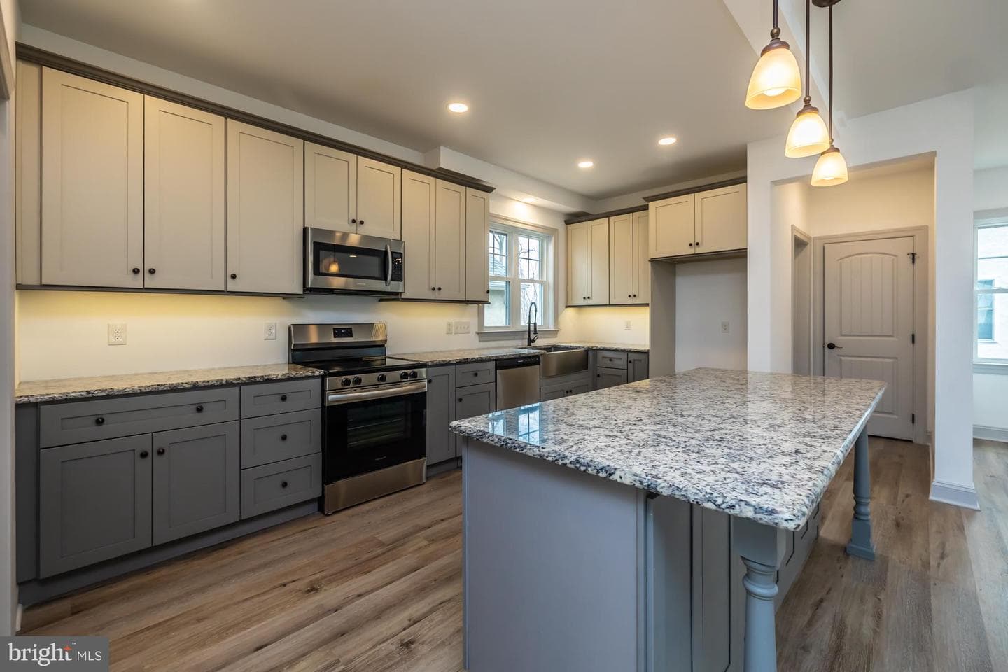 411 James St photo 23