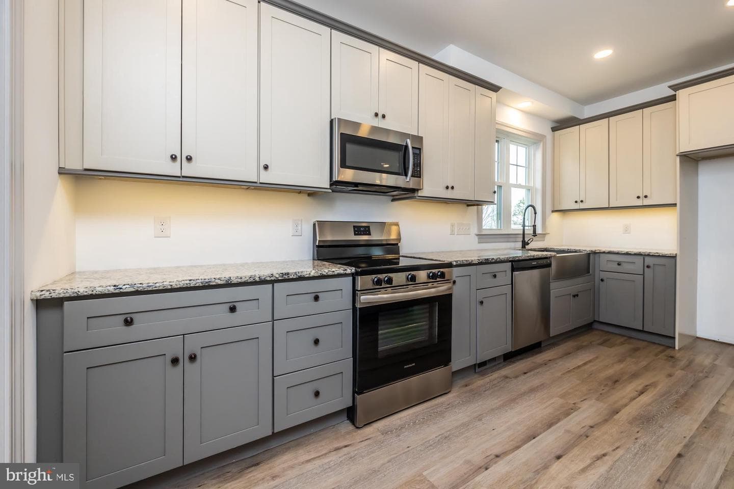 411 James St photo 24
