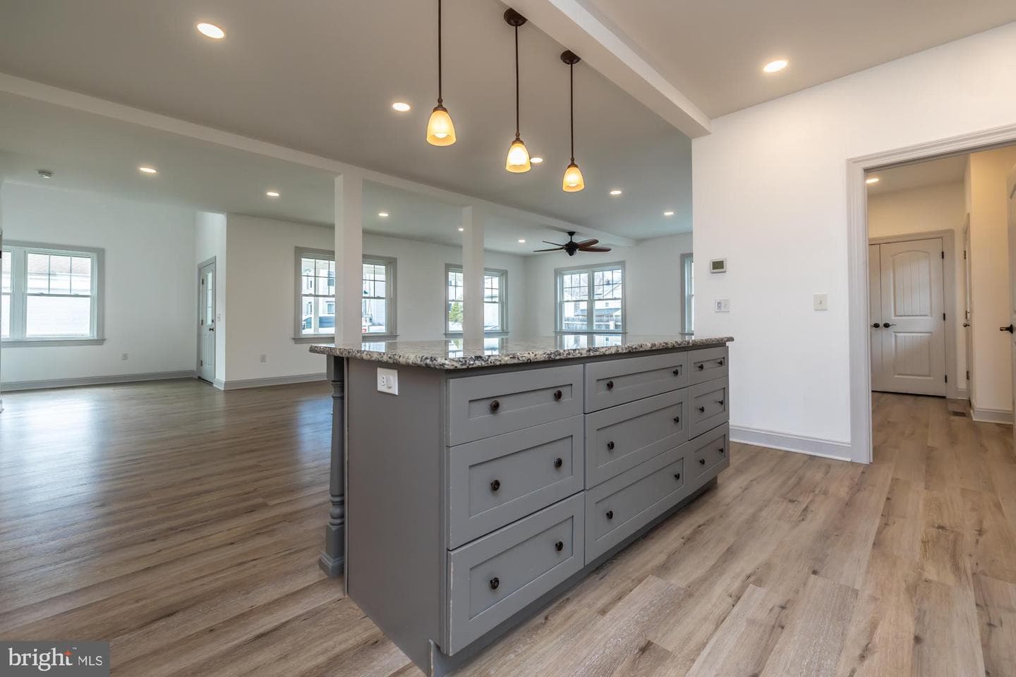 411 James St photo 26