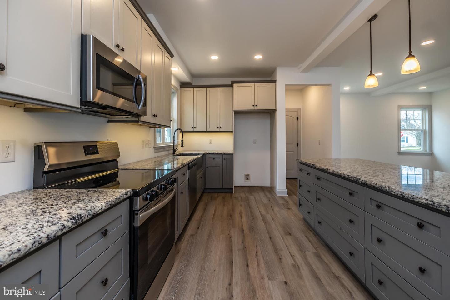 411 James St photo 27