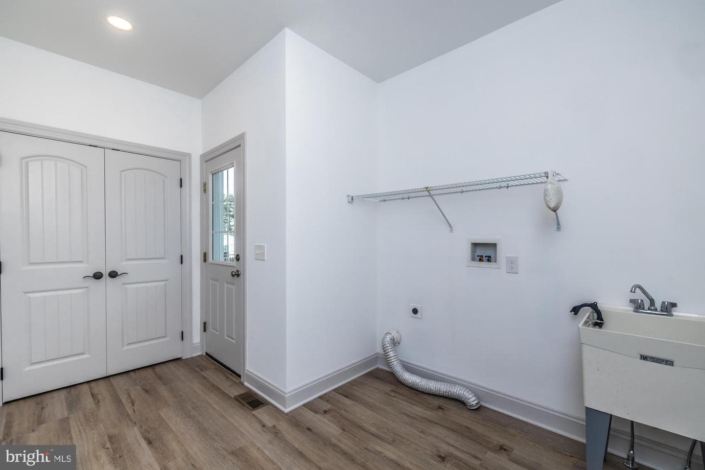 411 James St photo 29
