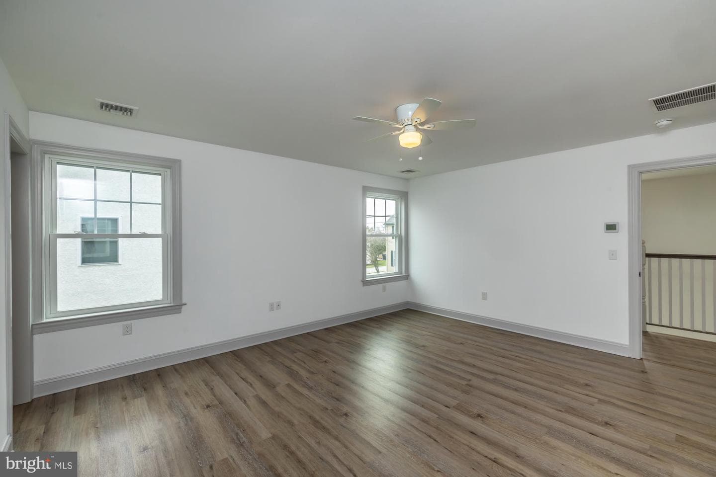 411 James St photo 34