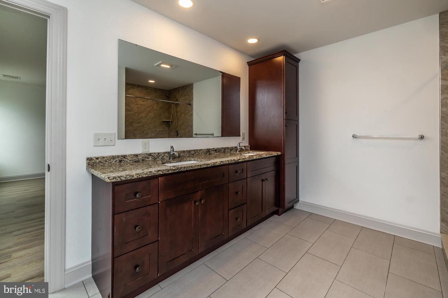 411 James St photo 36