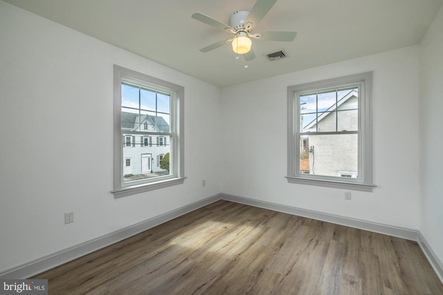 411 James St photo 40