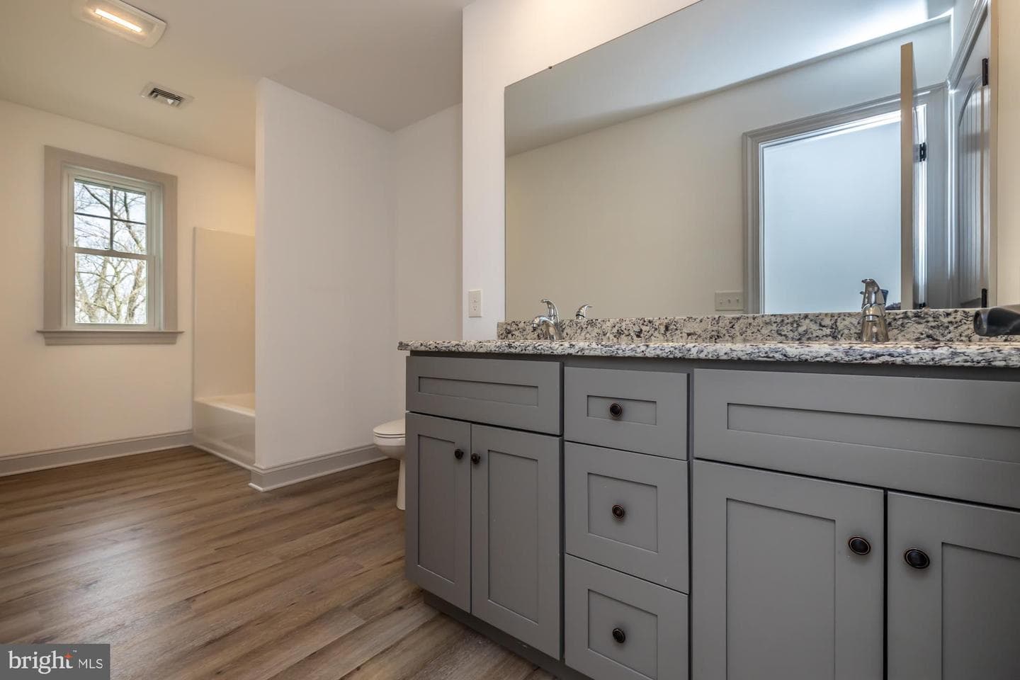 411 James St photo 45