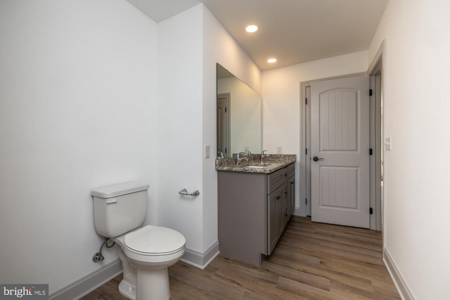 411 James St photo 47