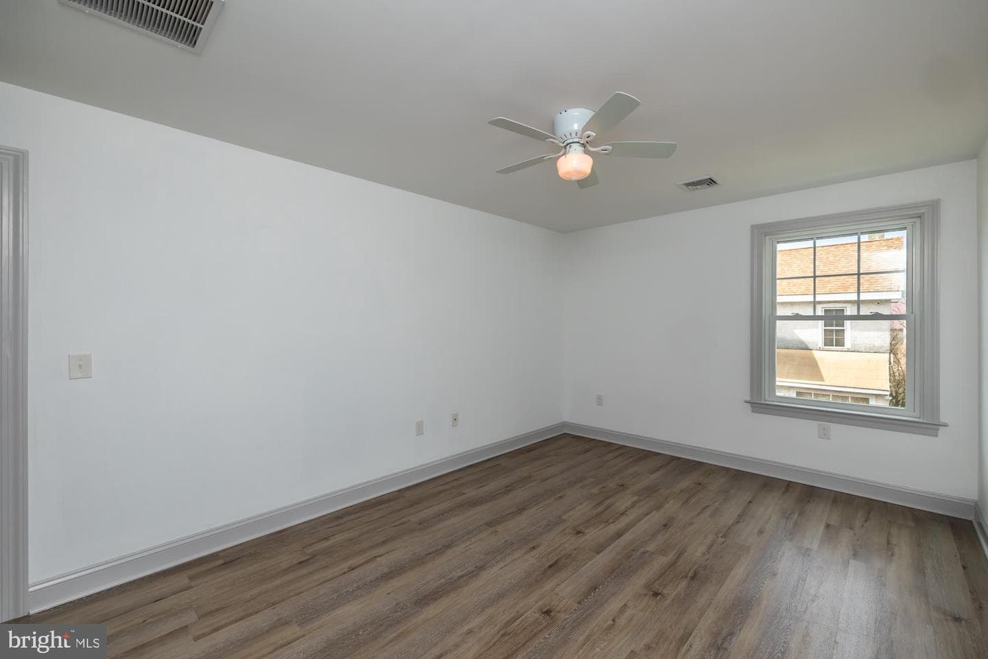 411 James St photo 49