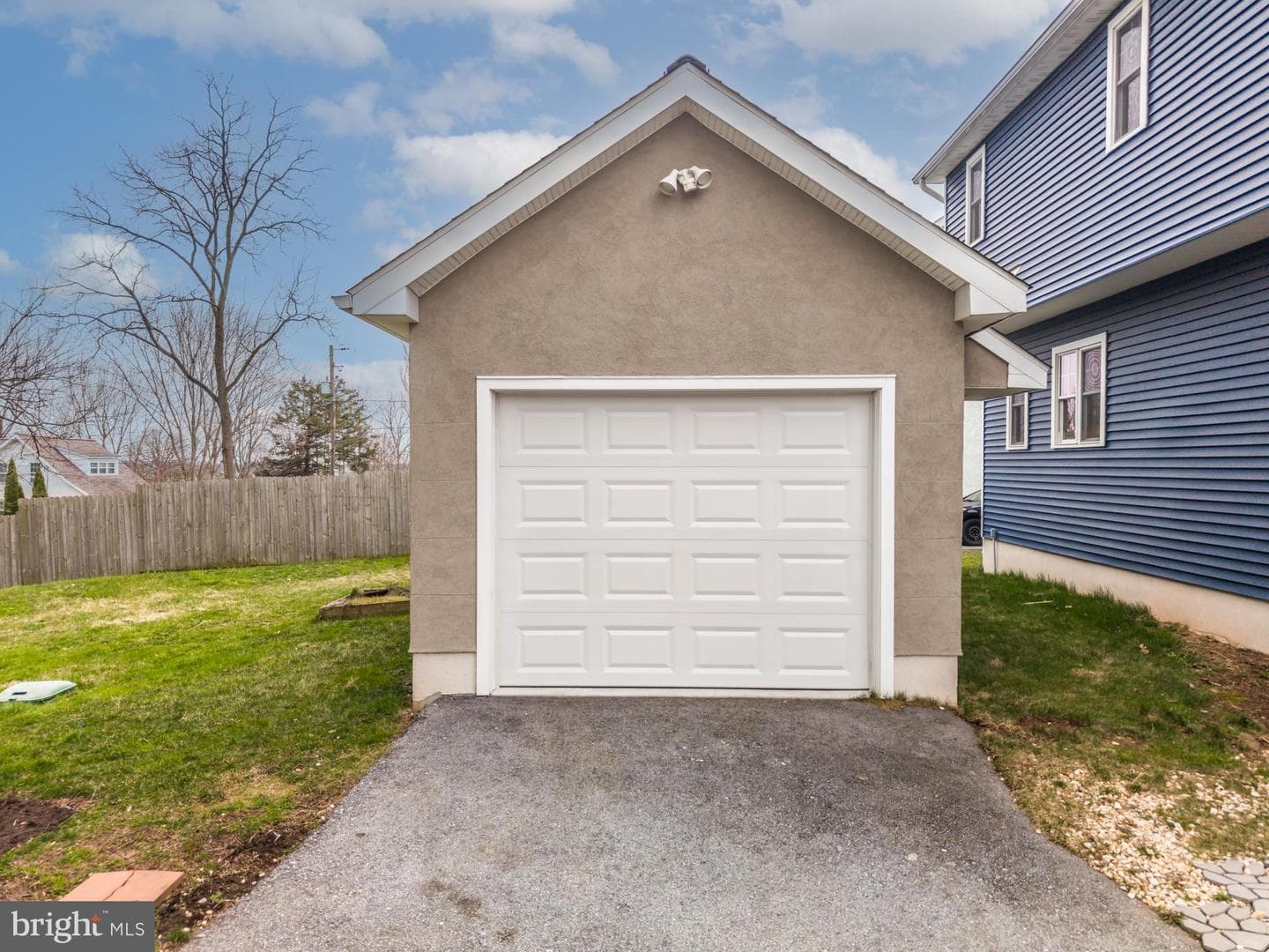 411 James St photo 56