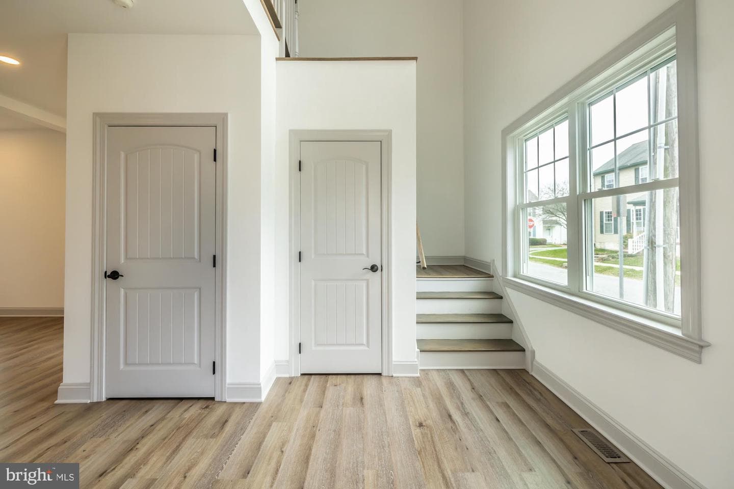 411 James St photo 6