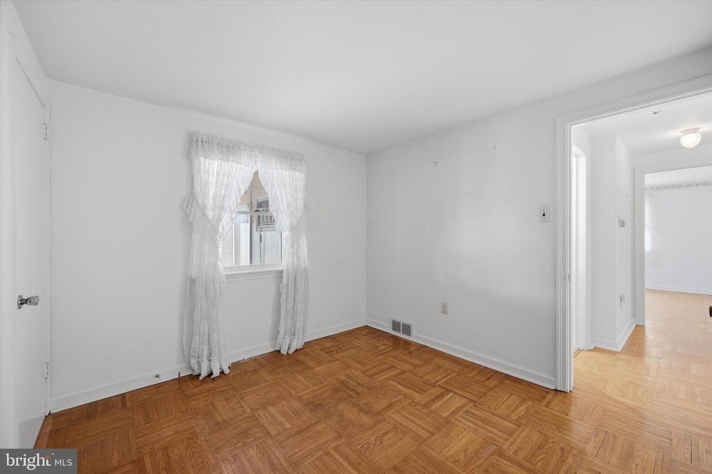 547 Dorothy Lane photo 8