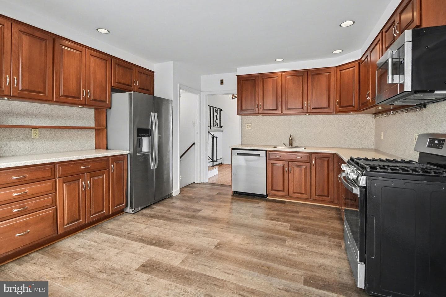 542 Upper Weadley Road photo 12