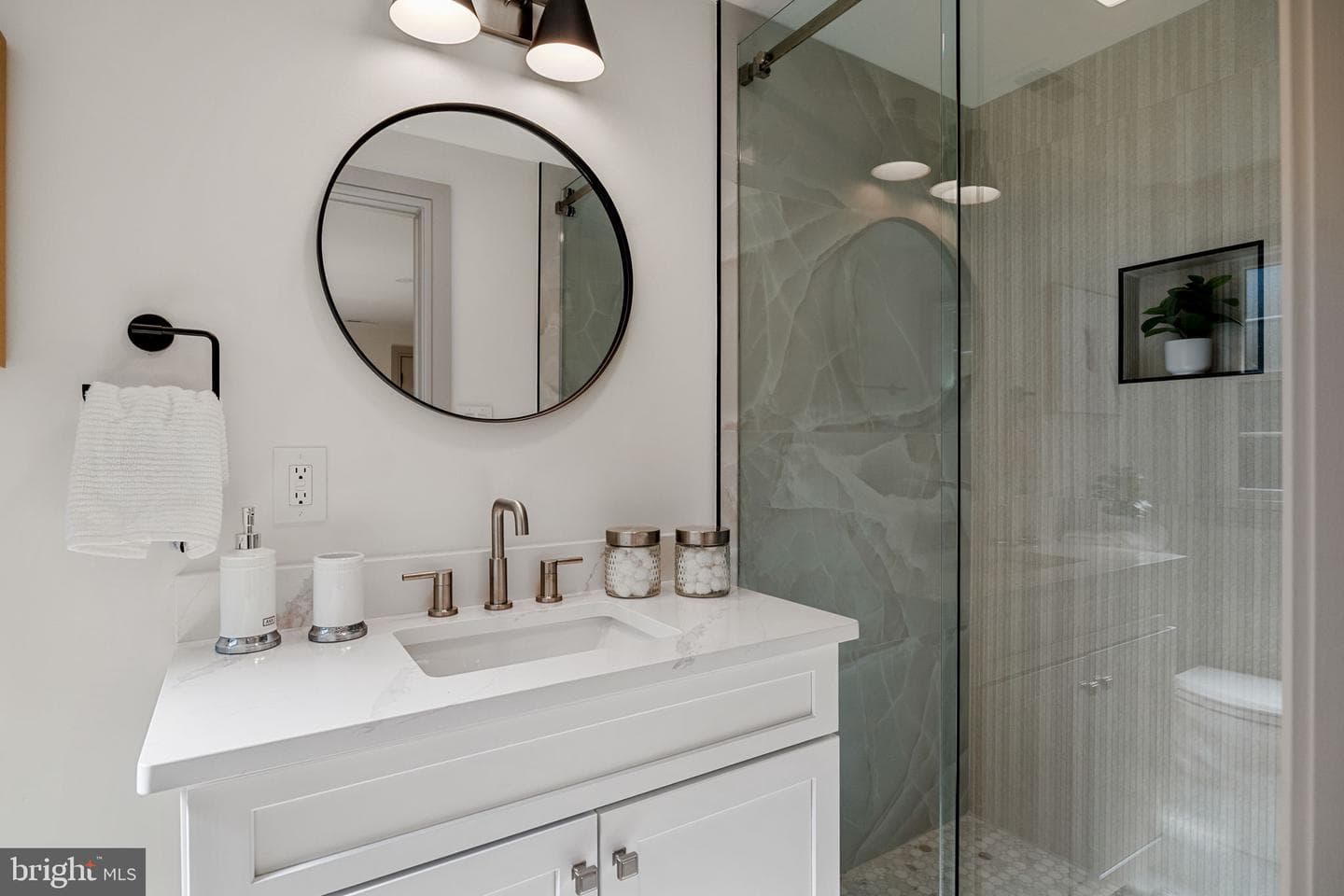 1179 Beaumont Road photo 34